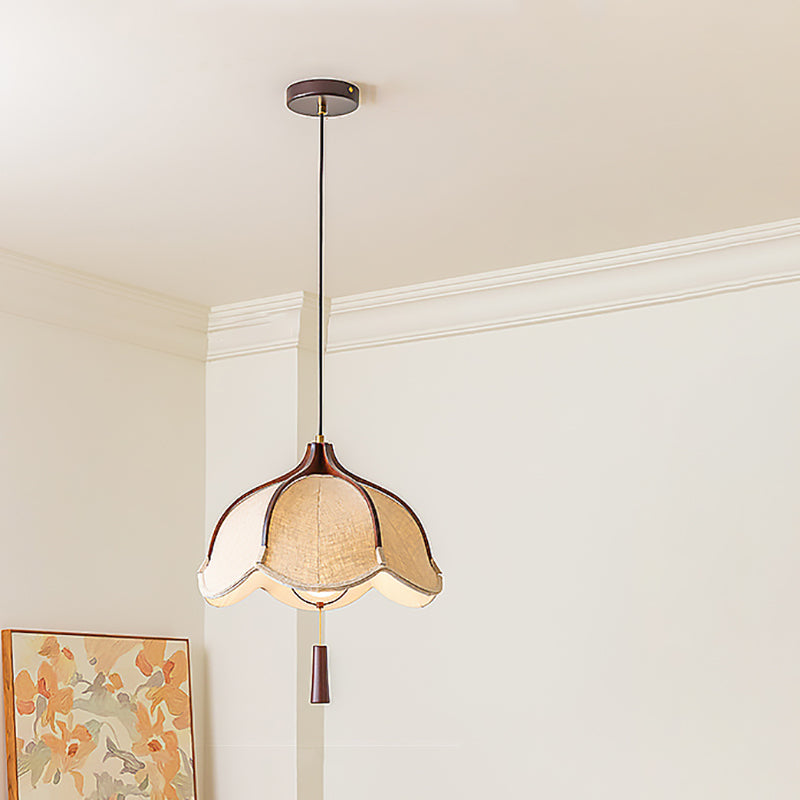 Suspension lumineuse entièrement suspendue dans un coin de salle blanche