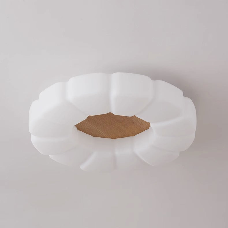 Primo piano senza illuminazione che mostra il diffusore bianco e l'elemento di accento centrale.