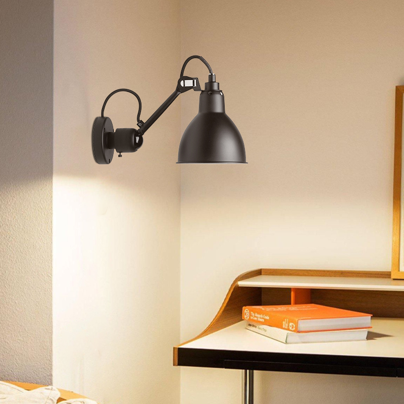 Applique murale orientable noire vue bras coudé