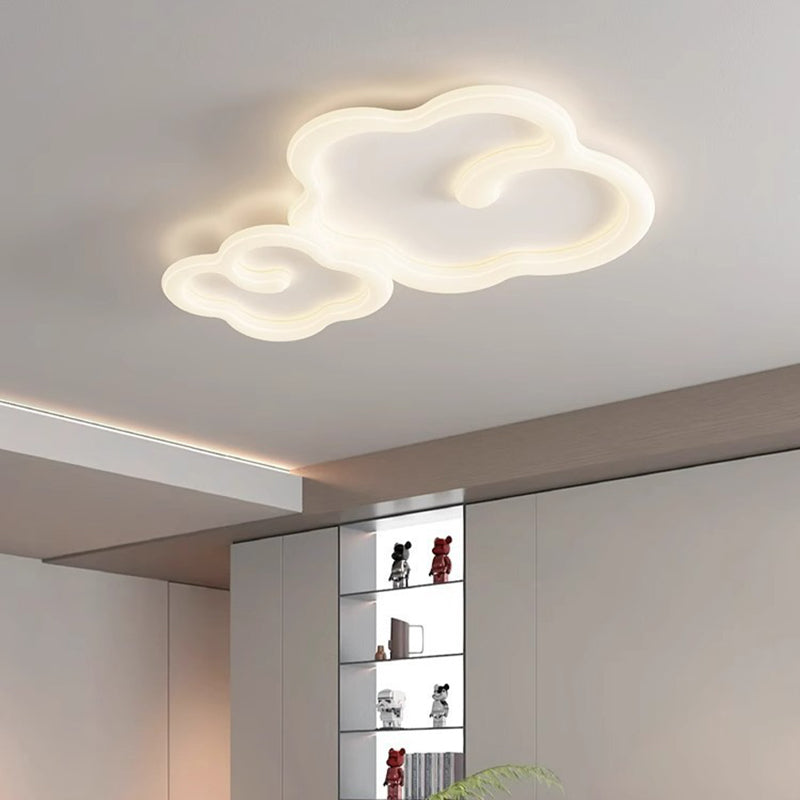 Due plafoniere a LED a forma di nuvola installate in una stanza interna