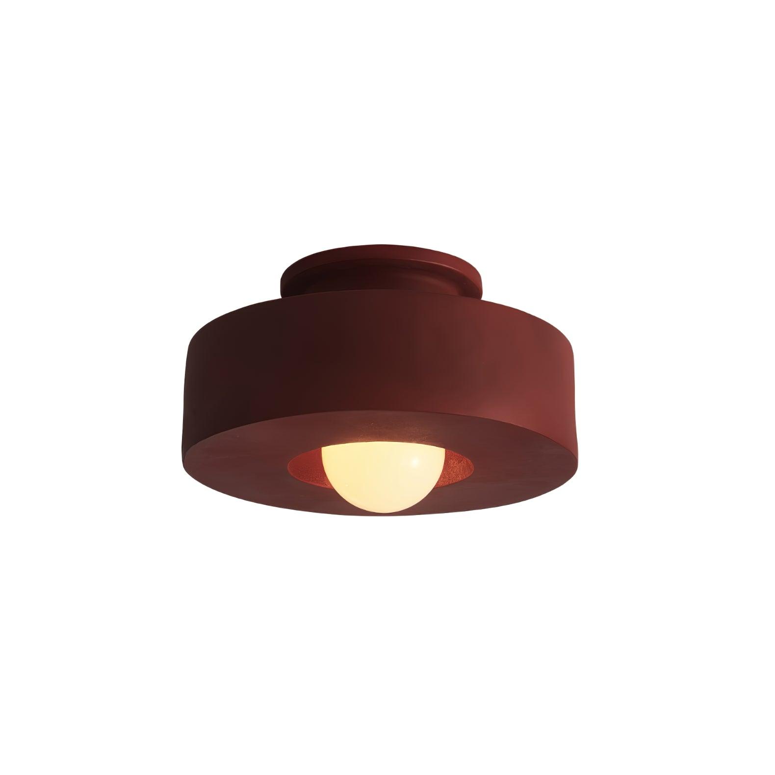 Enkele retro Wabi Sabi plafondlamp van hars op een witte achtergrond