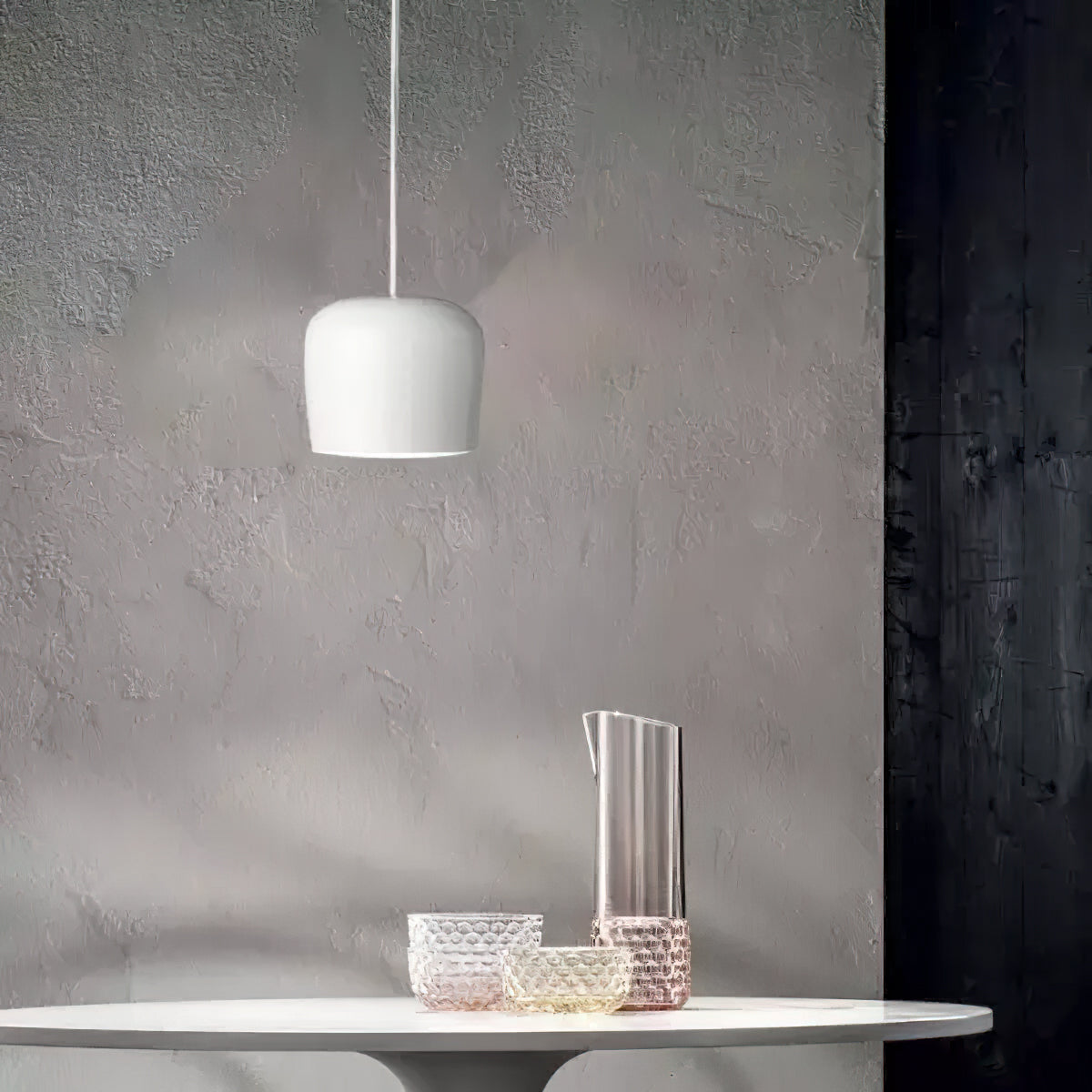 Spot Adjust LED Pendelleuchte eingeschaltet mit warmem Licht