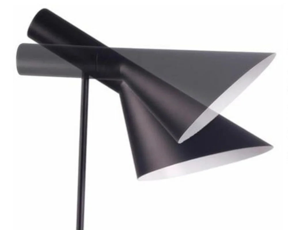 Skuld-Modern-Swing-Arm-Wall-Light (4).webp__PID:222bfbe5-5400-4e1f-8a28-4fc6174b0d5f