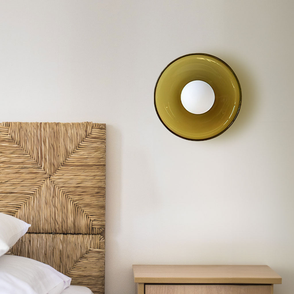 Lámpara de pared con disco de vidrio Morrow, color marrón.jpg__PID:21cb4a0e-73b3-4d89-83ce-2f797b1526c5