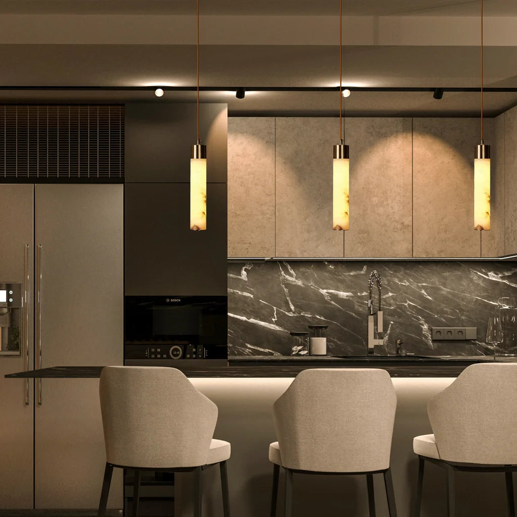 Ismara Alabaster Messing Verticale Witte Hanglamp6.webp__PID:9066f382-c206-4db0-ad77-1f5ecc7070a4
