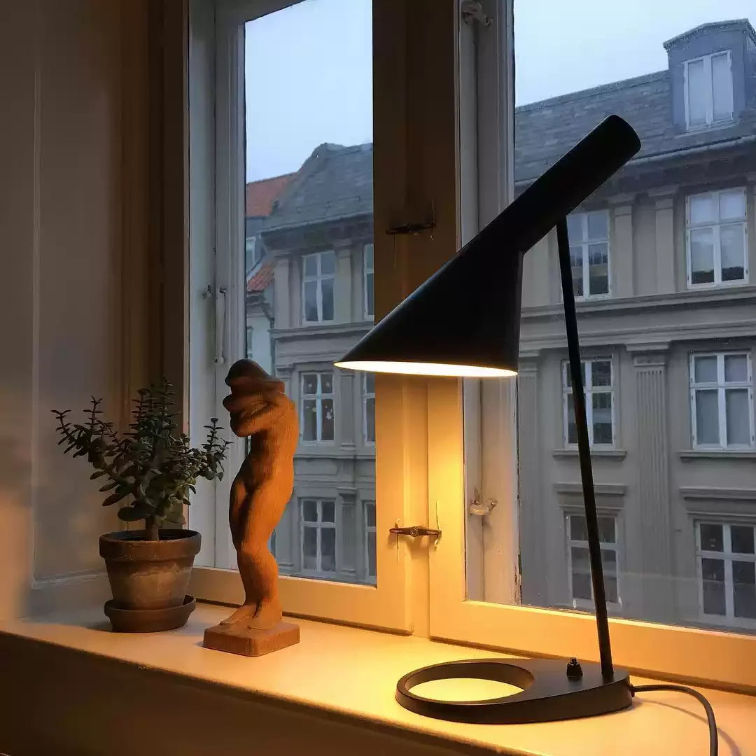 Skuld-Modern-Swing-Arm-Wall-Light (7).webp__PID:54000e1f-4a28-4fc6-974b-0d5f9572f35a