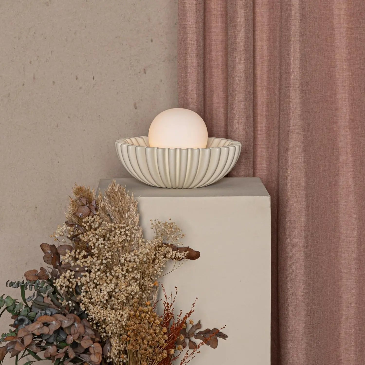 Lampe de table Lior Wabi-Sabi en céramique beige (7).webp__PID:737b34c1-03b4-4fa6-9739-7ed5a8a08e87