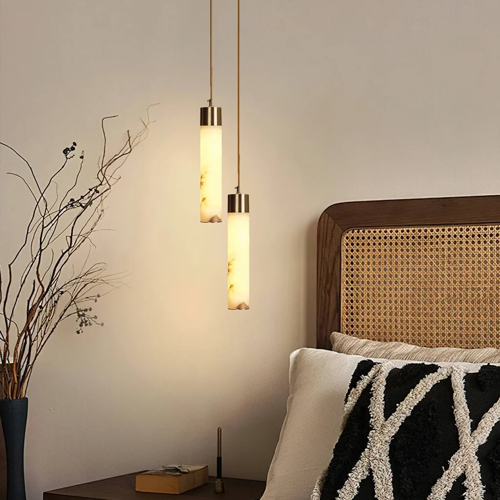 Ismara Alabaster Messing Verticale Witte Hanglamp7.webp__PID:66f382c2-06ed-402d-b71f-5ecc7070a43f