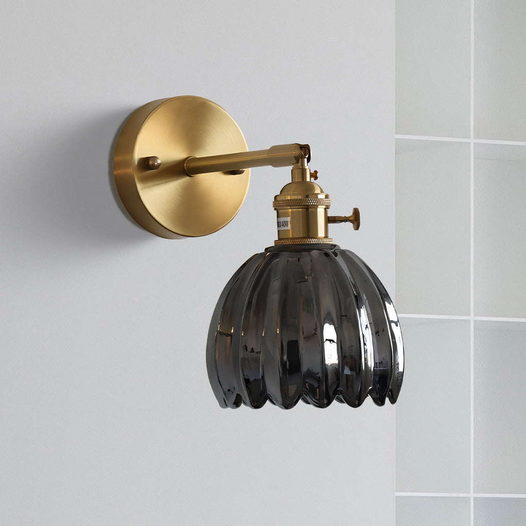 Lámpara de pared de cristal Freya Lotus negra.jpg__PID:8c0e3d8f-955e-412a-aa34-849744b6c603