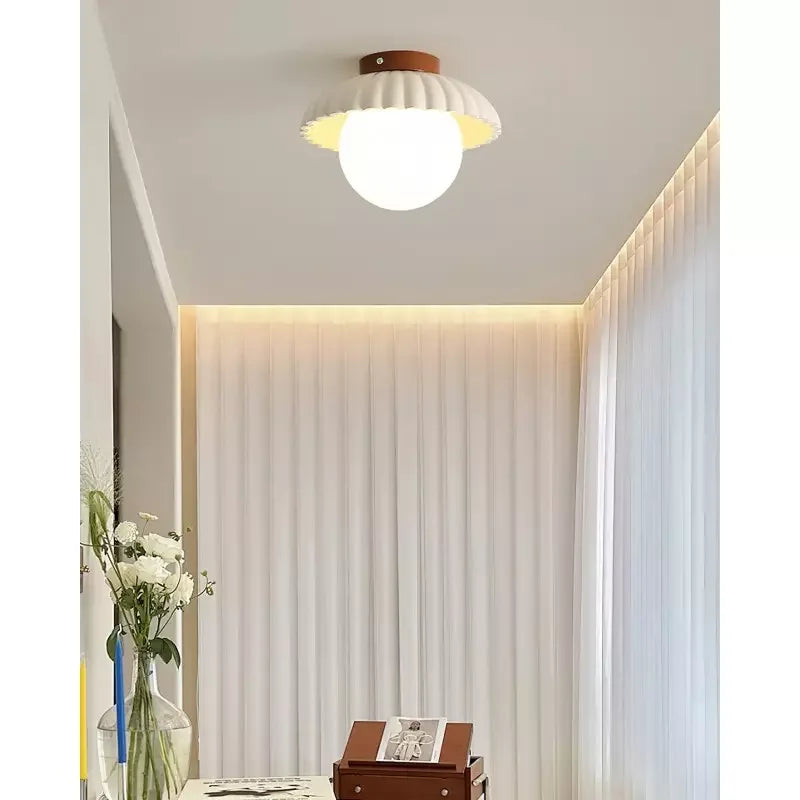 Lámpara de techo Juno Alien de cristal color crema 4.webp__PID:e4a92c5b-4e9a-41ae-b6ca-14f2b723262b