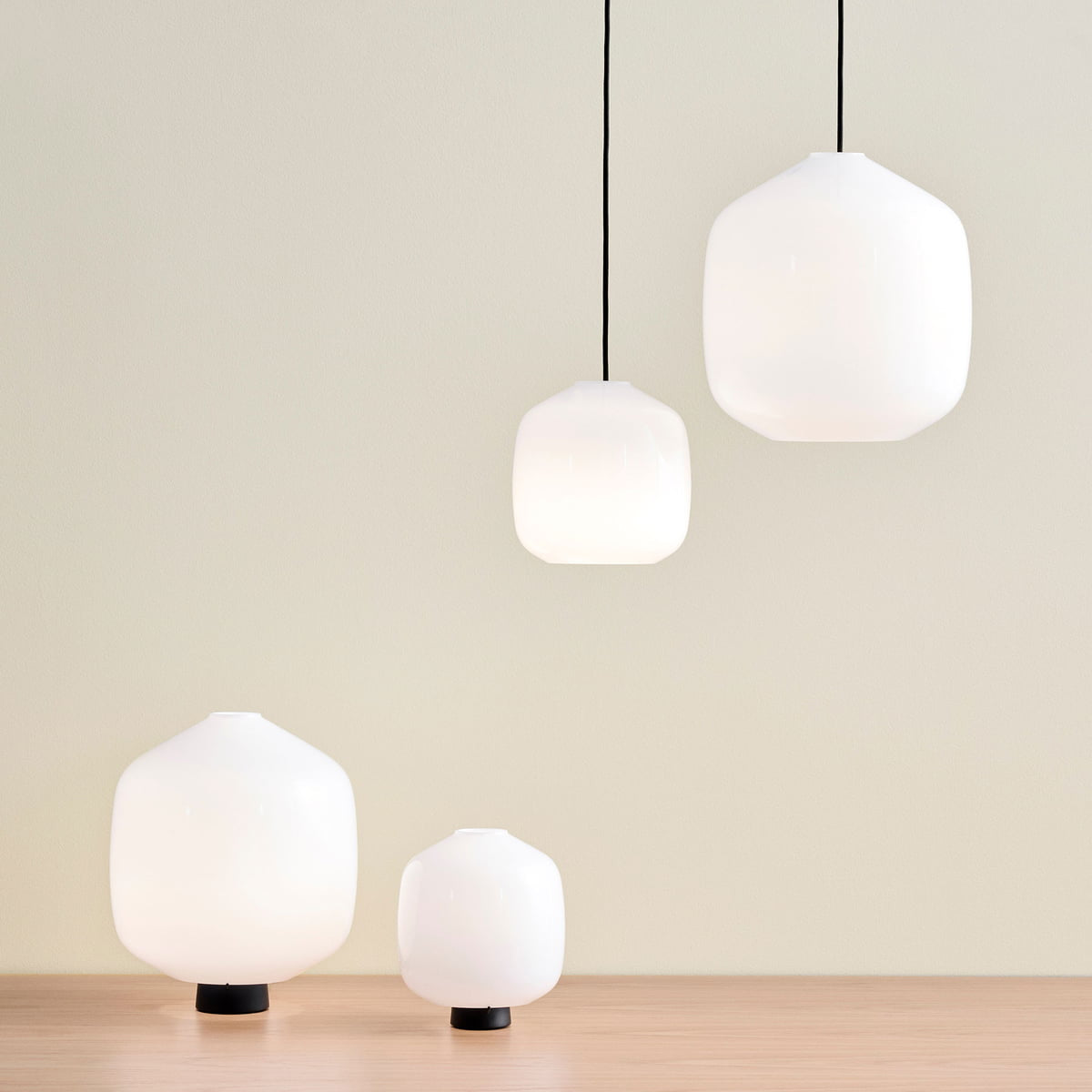 Lámpara colgante minimalista Lyovara con forma de coco blanco (8).webp__PID:6d7b0b4a-aa69-4276-bc46-0f75bfb1b055