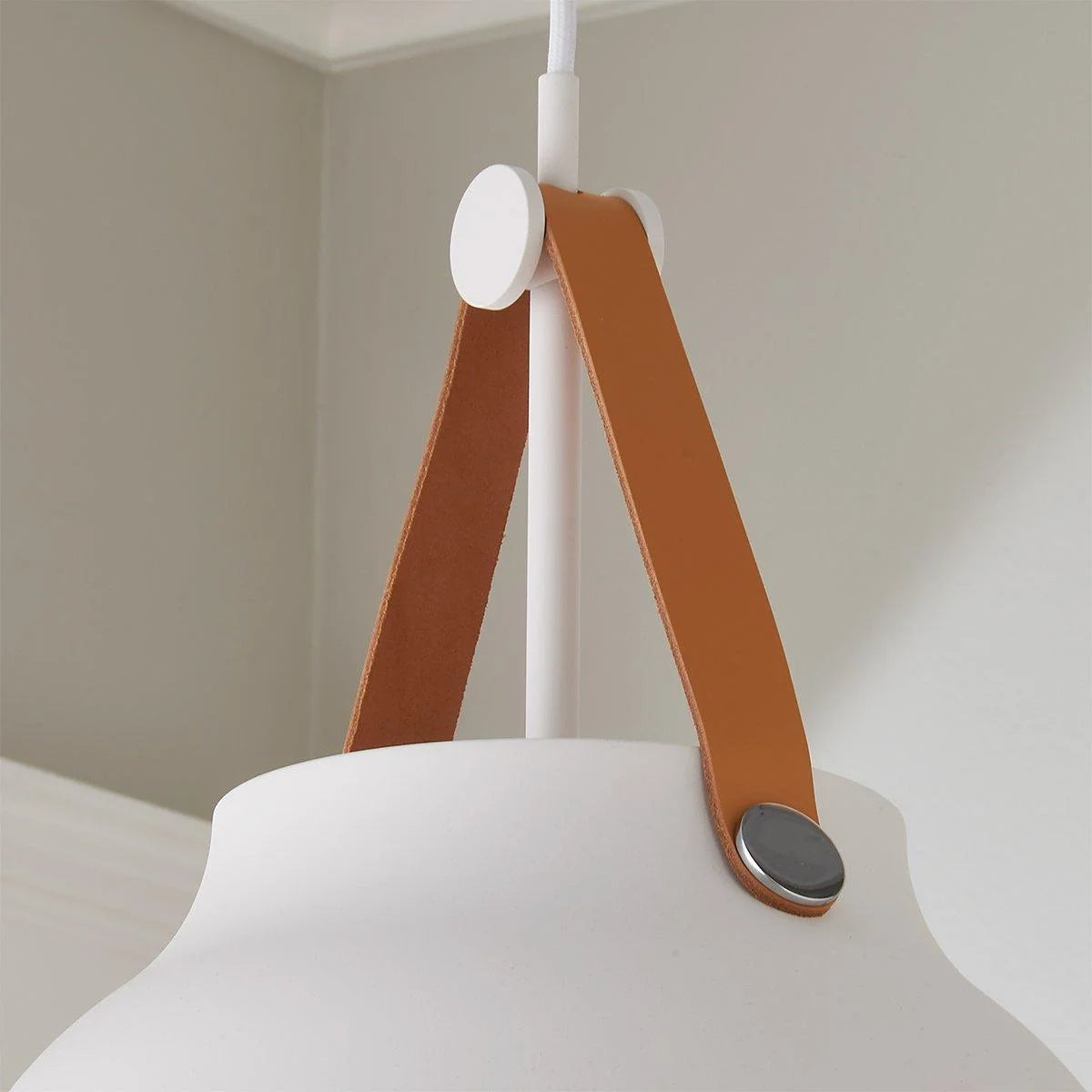 Zorya-lederen band-deco-verstelbare metalen hanglamp (4).webp__PID:ffbb4bf9-8e12-4883-88e5-4c60f2db6c22