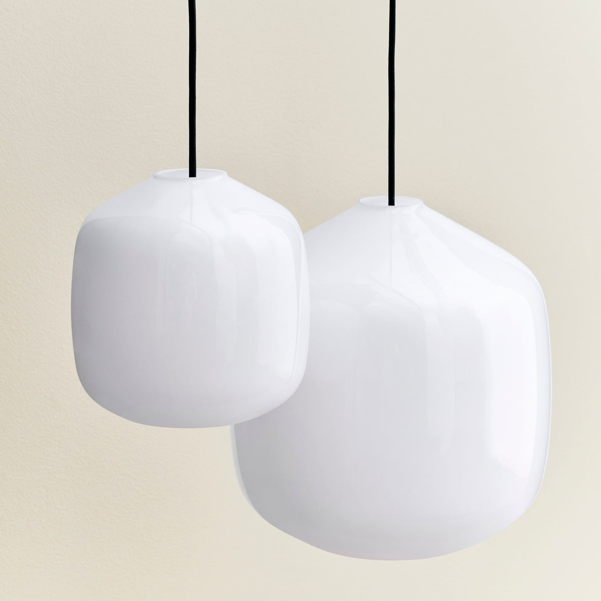 Lámpara colgante minimalista Lyovara con forma de coco blanco (5).webp__PID:7a72ec6d-7b0b-4aaa-a9c2-76fc460f75bf