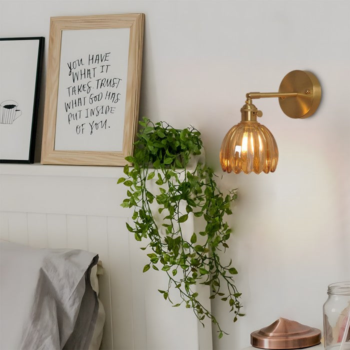 Lámpara de pared de cristal Freya Lotus14.jpg__PID:52c4d148-f90d-4523-8a91-88414756f28d