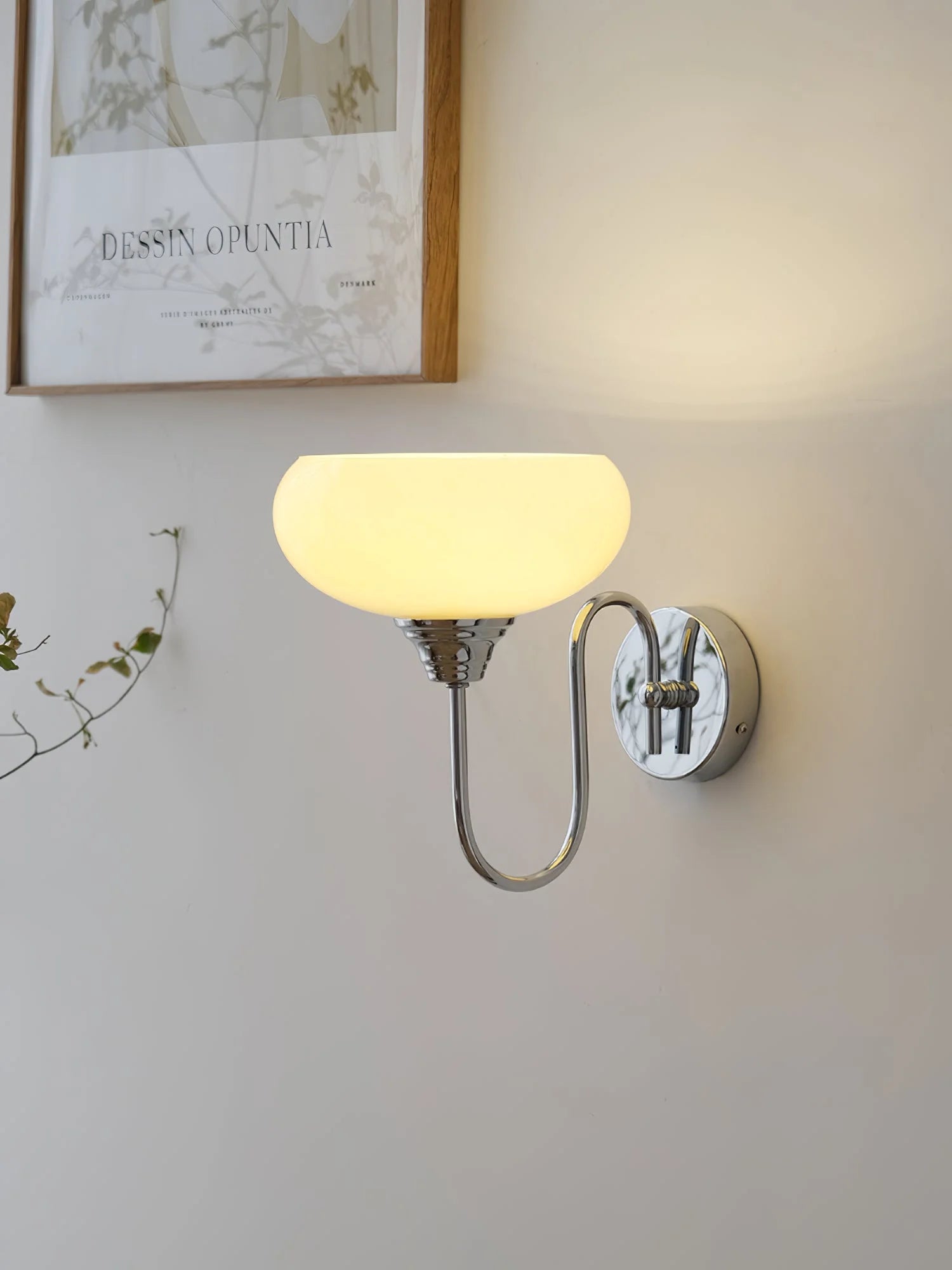 Calypso Bauhaus gebogen glazen wandlamp (32).webp__PID:5b4fc0fb-2594-4c7d-ab89-78271f1d79bf