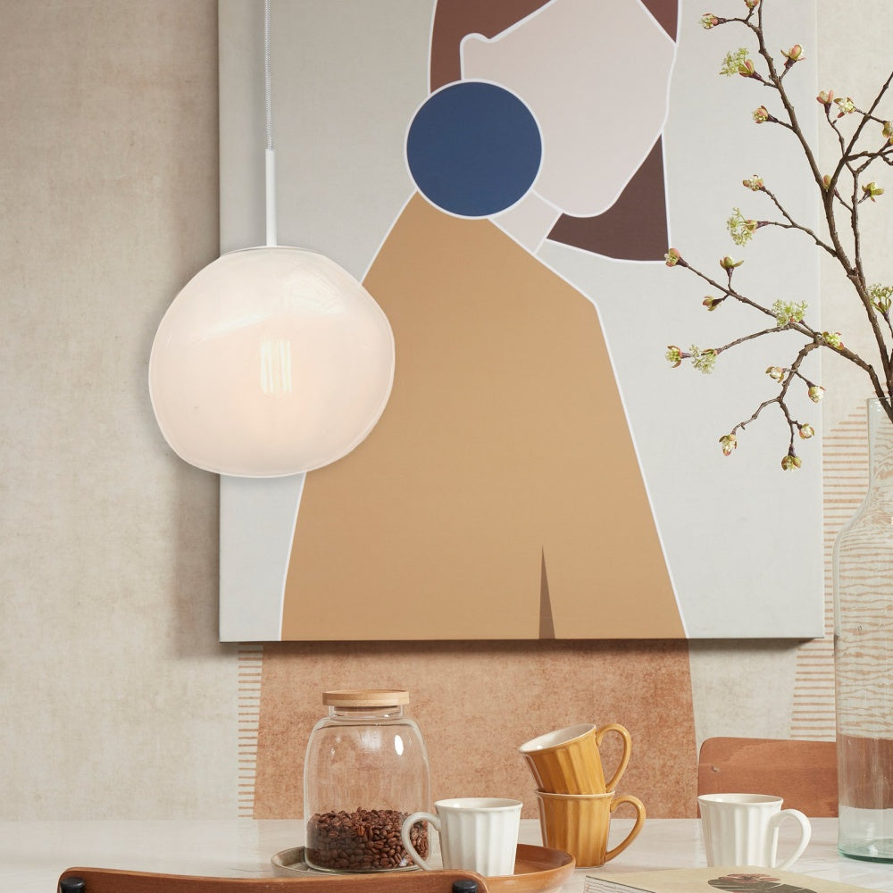 Lampada a sospensione moderna in vetro bianco latte Thalendra (2).webp__PID:8bea880a-86b7-4b16-9b56-480e902f42f7