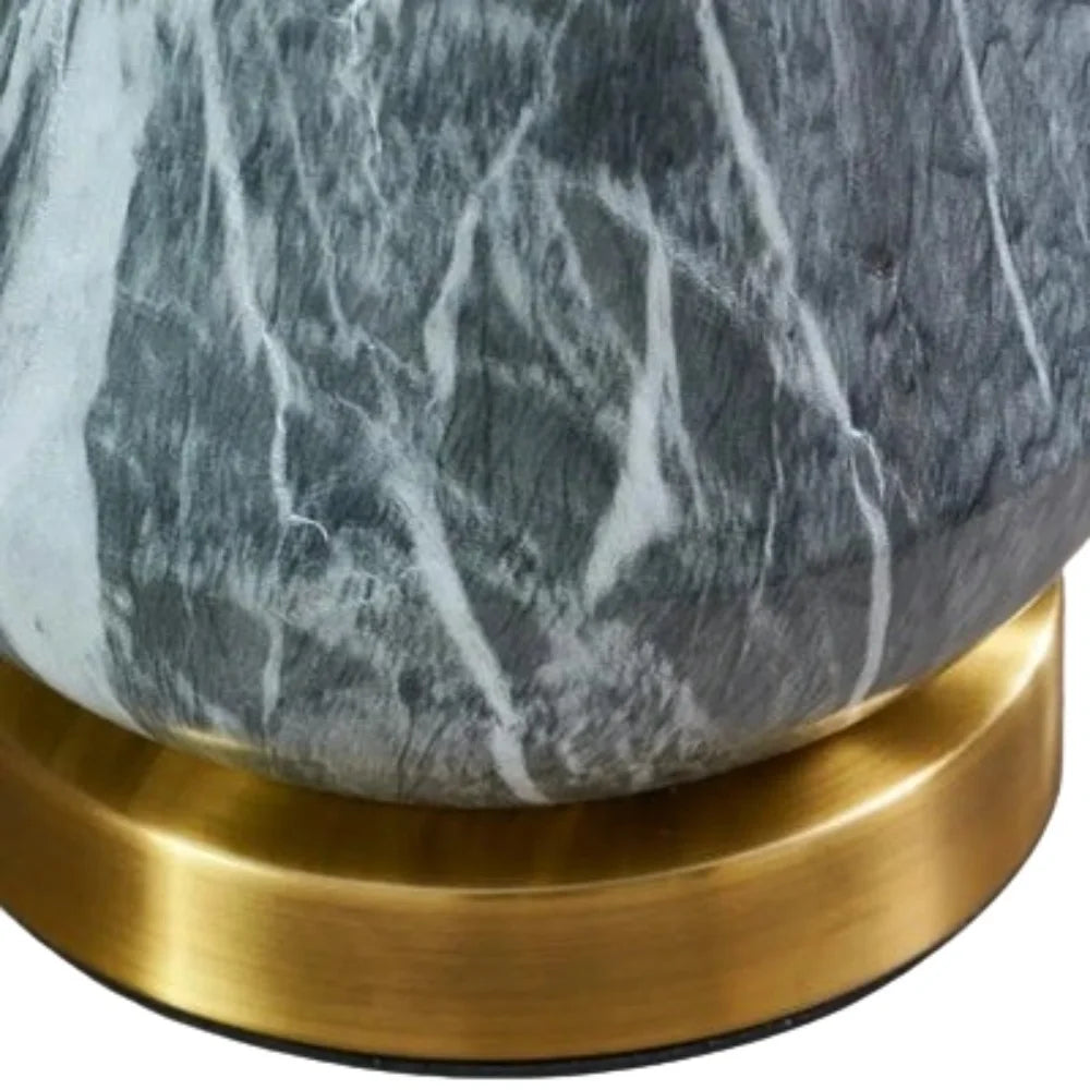 Una-Vintage-Ceramic-Table-Lamp-detail (2).webp__PID:aa56f5eb-4855-4f55-a9ac-9b76c51295ed