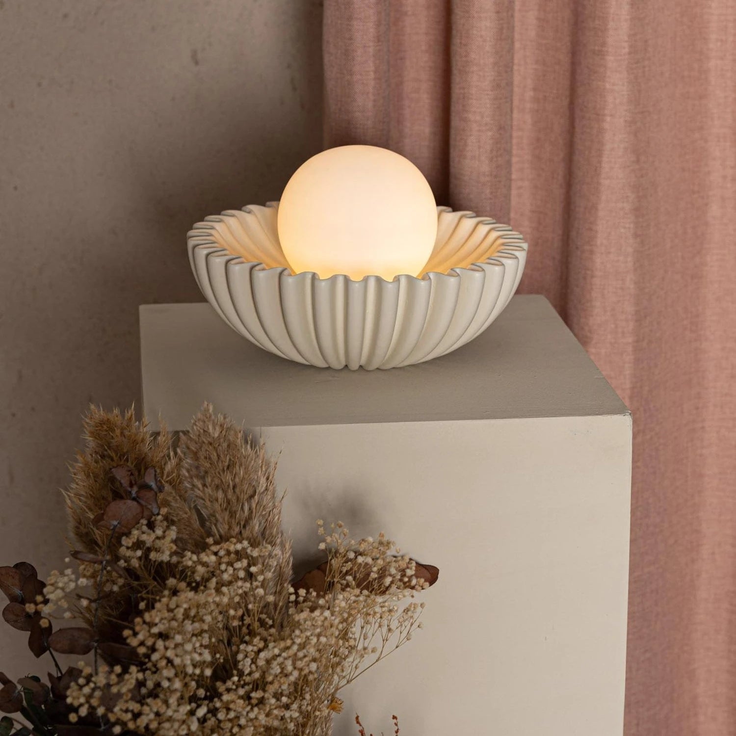 Lampe de table Lior Wabi-Sabi en céramique beige (9).webp__PID:17599fd2-9879-4202-b135-4b9937f106b9