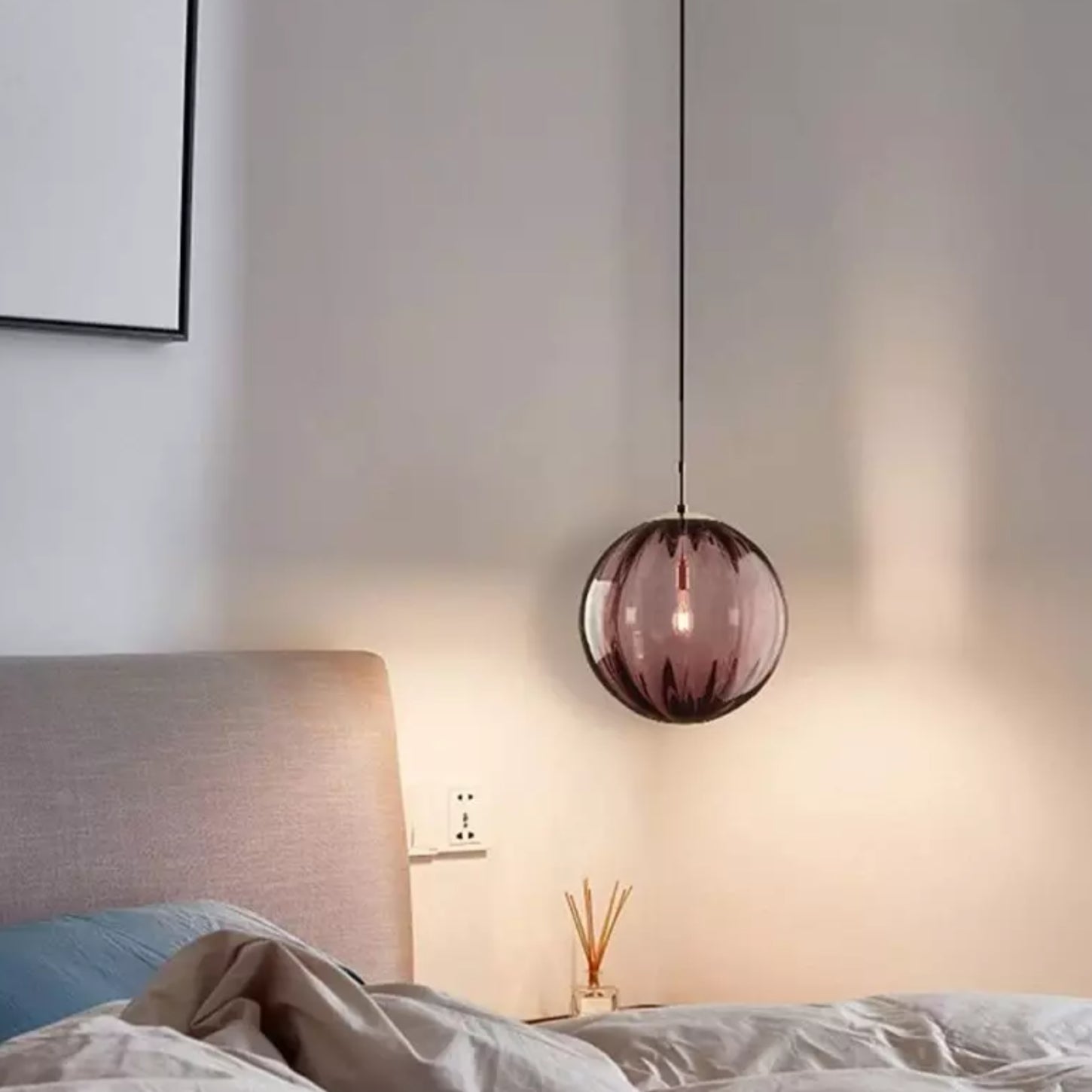 Octavia Gemstone Tones Glazen Geplooide Hanglamp scene8.webp__PID:9906bd33-dbe2-49fc-a8b5-a7d7e4105b19