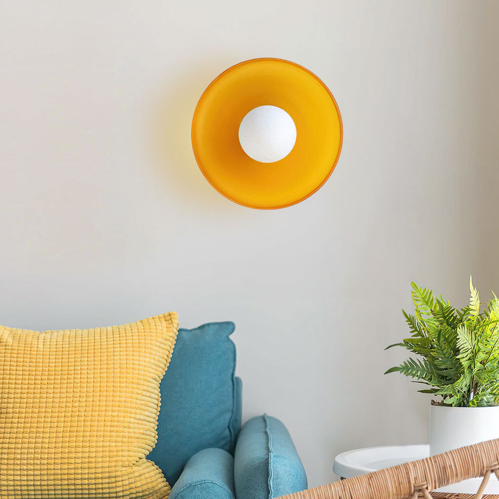Lámpara de pared con disco de vidrio Morrow, color naranja.jpg__PID:4a0e73b3-0d89-43ce-af79-7b1526c5c739