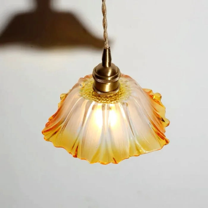 Lotus Retro Glas Pendelleuchte detail12.webp__PID:417e3606-e15f-46eb-a9f6-ee929112a331