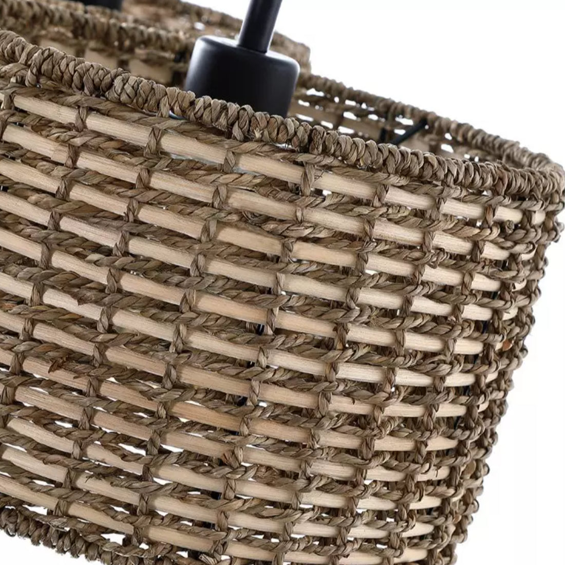 Sienna geweven rotan hanglamp met 3 lampen, detail 1.webp__PID:a8fb2ed5-2d2a-4b11-a79a-bcb477b1c675