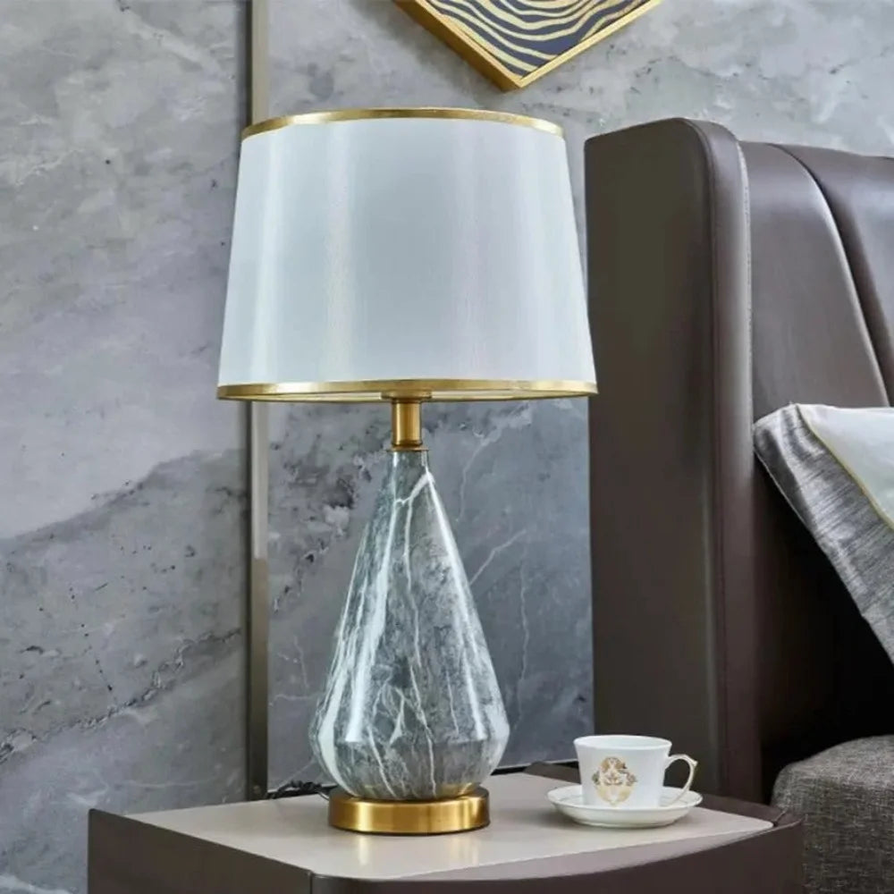Una-Vintage-Ceramic-Table-Lamp (3).webp__PID:3863ac79-23d3-4e33-b91e-d27c441564fa