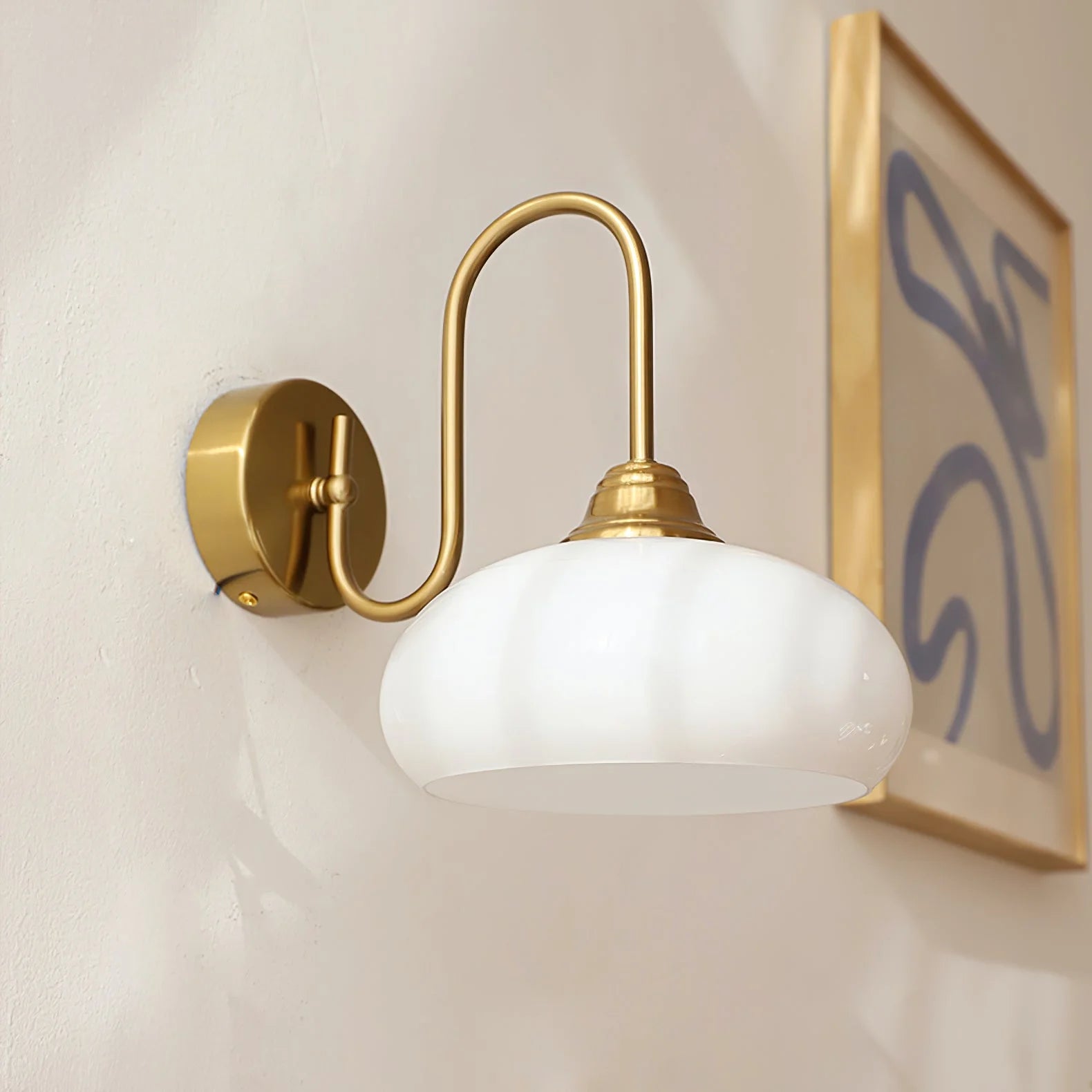 Calypso Bauhaus gebogen glazen wandlamp (19).webp__PID:de512cc6-e792-4955-9c52-b6e9e74d6547