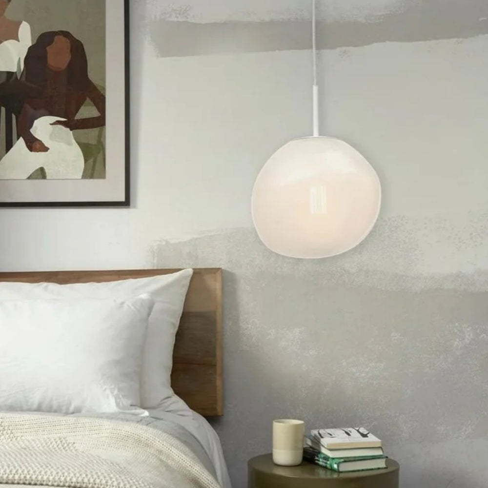 Lampada a sospensione moderna in vetro bianco latte Thalendra-1.webp__PID:db56480e-902f-42f7-b5e2-0356c8ad7e48