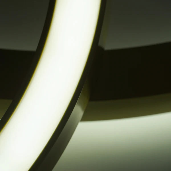 Karlo Tir-Circle Acryl Metalen Hanglamp detail8.webp__PID:d773a66b-b47d-4602-9fe8-bdc5e16f1d4e