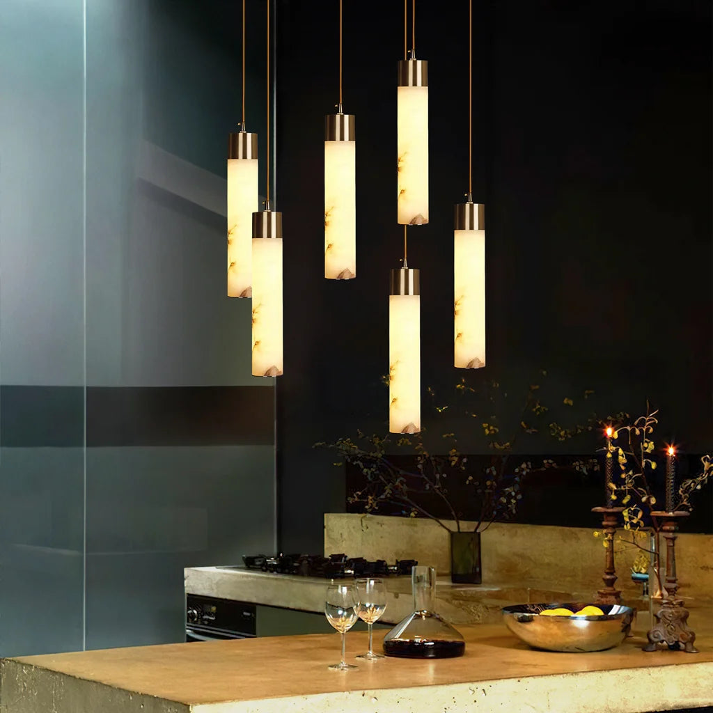 Ismara Alabaster Messing Verticale Witte Hanglamp4.webp__PID:c3479066-f382-4206-adb0-2d771f5ecc70