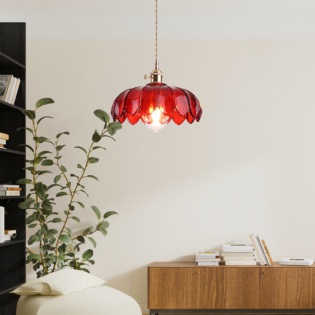 tulpvormige glazen hanglamp rood.jpg__PID:a3f4a201-71bf-471d-a64c-39ba866f7560
