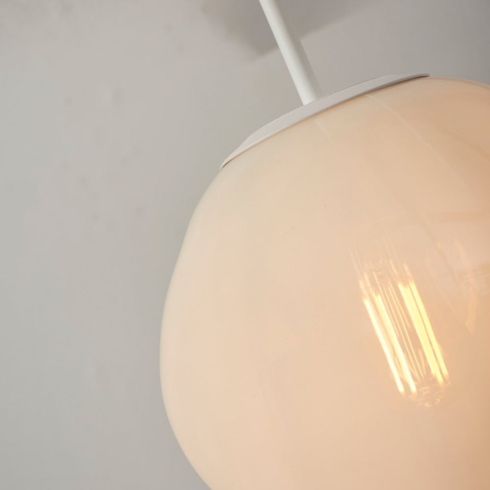 Lampada a sospensione moderna in vetro bianco latte Thalendra (4).webp__PID:880a86b7-6b16-4b56-880e-902f42f775e2