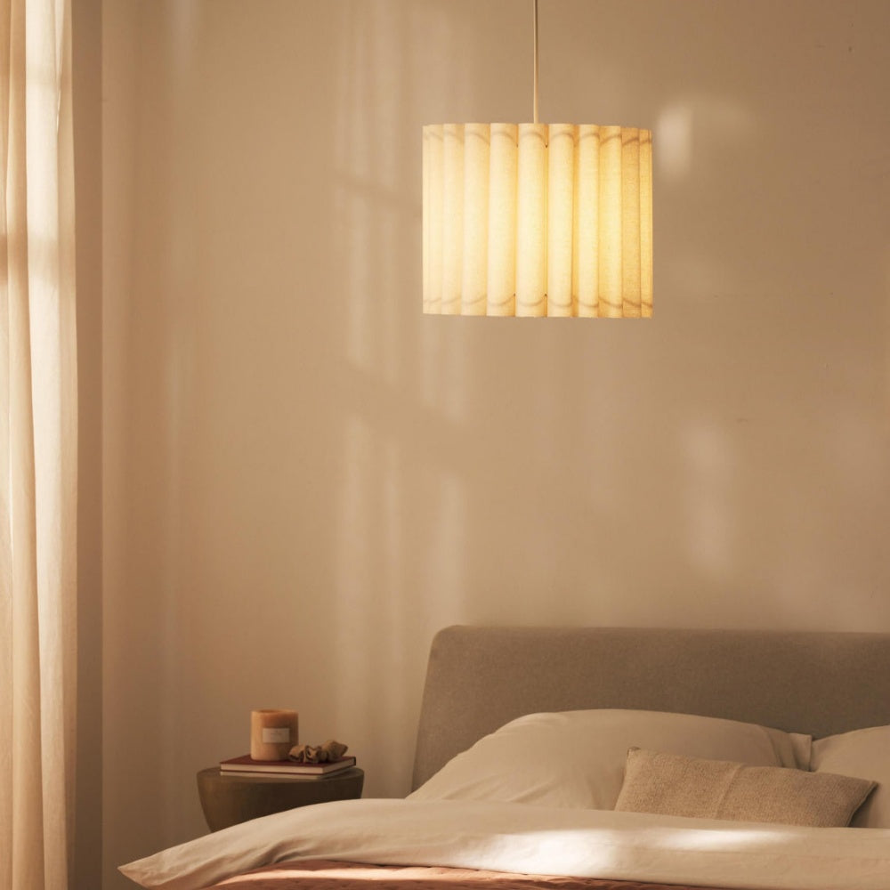 Thalissea Minimalistische Hanglamp in Linnenwit (1).webp__PID:9c23ea82-f5c5-4bf5-a733-7fad28e35ee9
