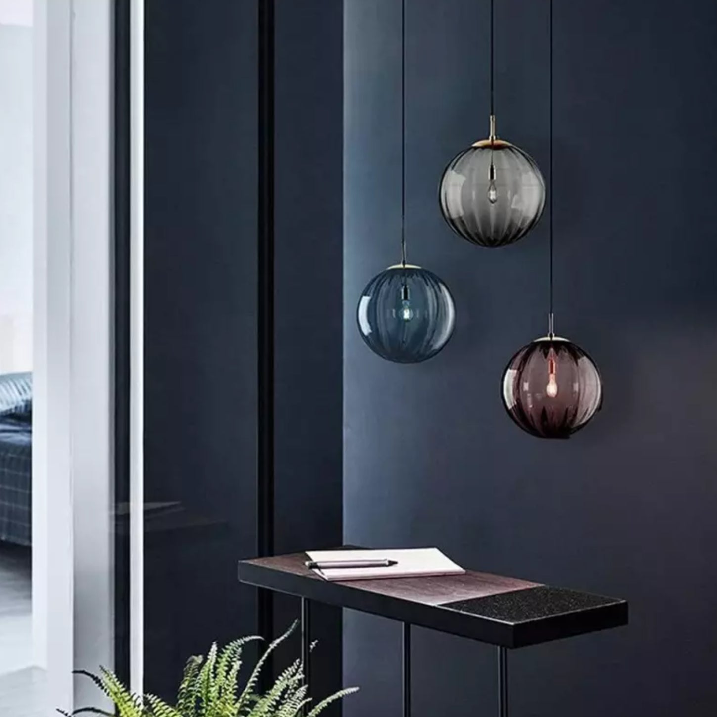 Octavia Gemstone Tones Glazen Geplooide Hanglamp scene10.webp__PID:2f3bfb98-6287-485f-9a66-139861b9e2e9