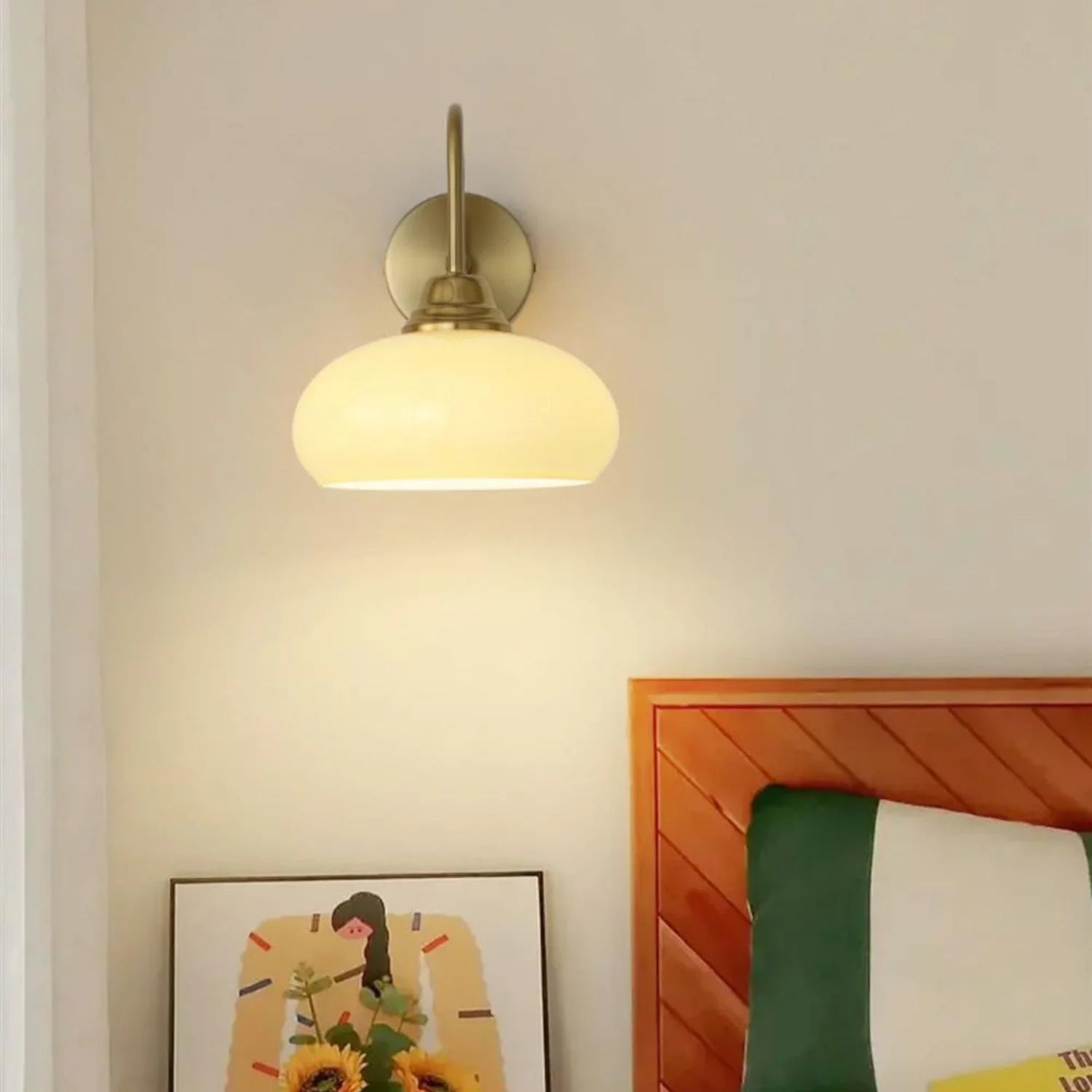 Calypso Bauhaus gebogen glazen wandlamp (8).webp__PID:b45bd115-d4f8-4176-9ee8-6f81cccb9339