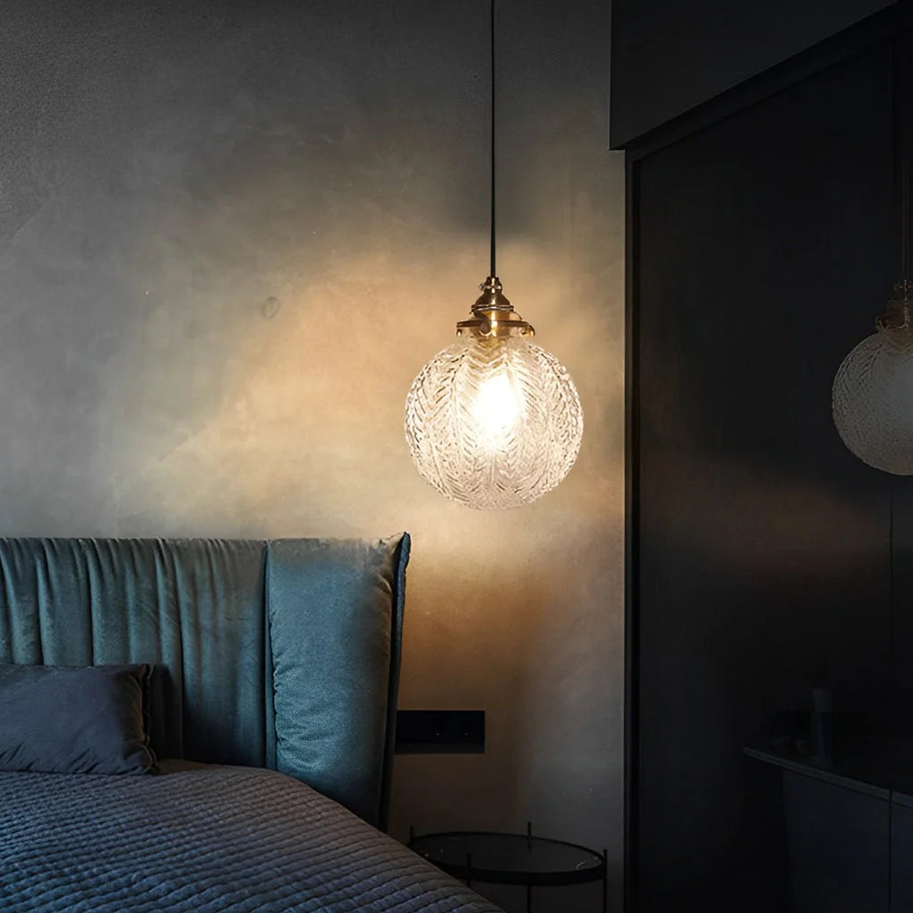 Bola de cristal con plumas y mesita de noche Art-Dim.webp__PID:2b29d32b-f696-42e2-88b2-c1fe9b66f721