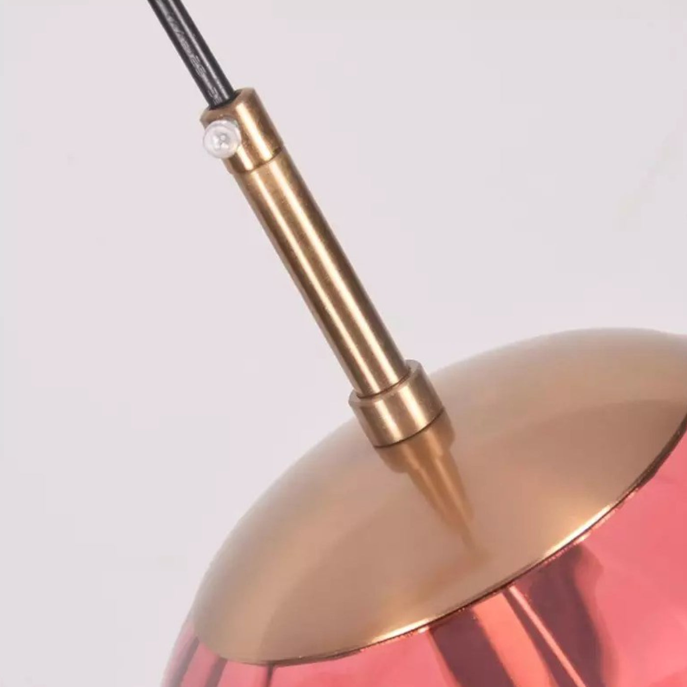 Octavia Gemstone Tones Glazen Geplooide Hanglamp detail 2.webp__PID:1e0fb903-cf56-48ad-9922-c695563aaf1c