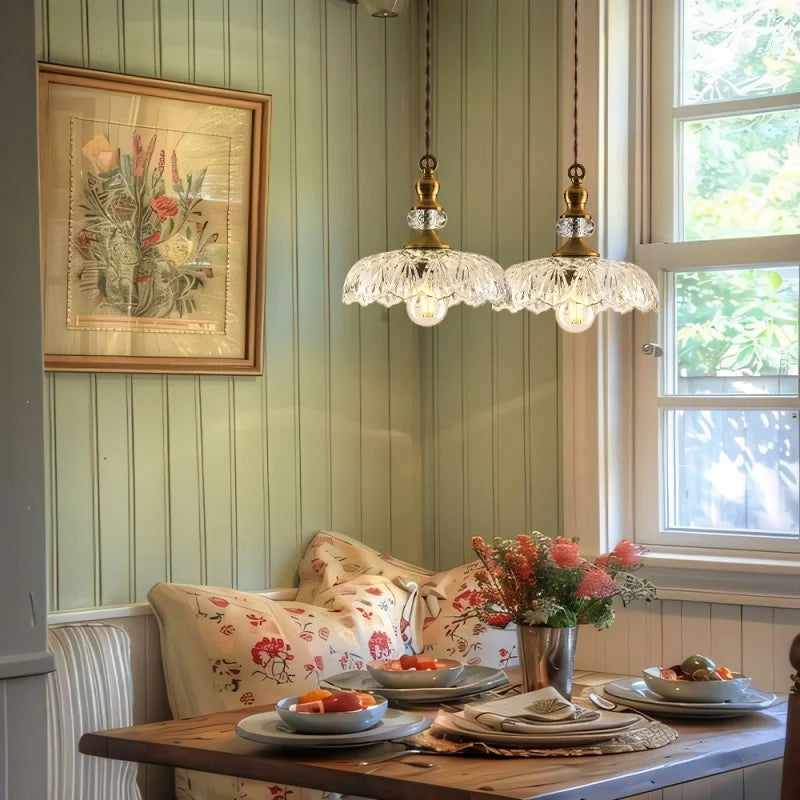 Anthea Retro Messing Glas Blume Pendelleuchte.webp__PID:ba1211b3-c230-4b14-9c9e-49fabbc7a9ab