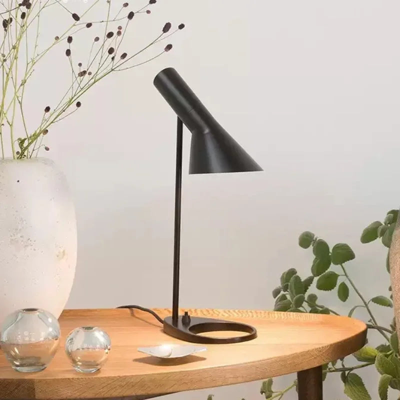 Skuld-Modern-Swing-Arm-Wall-Light (6).webp__PID:2a3c1a3a-f144-4c27-b679-fa52e0be8a6c