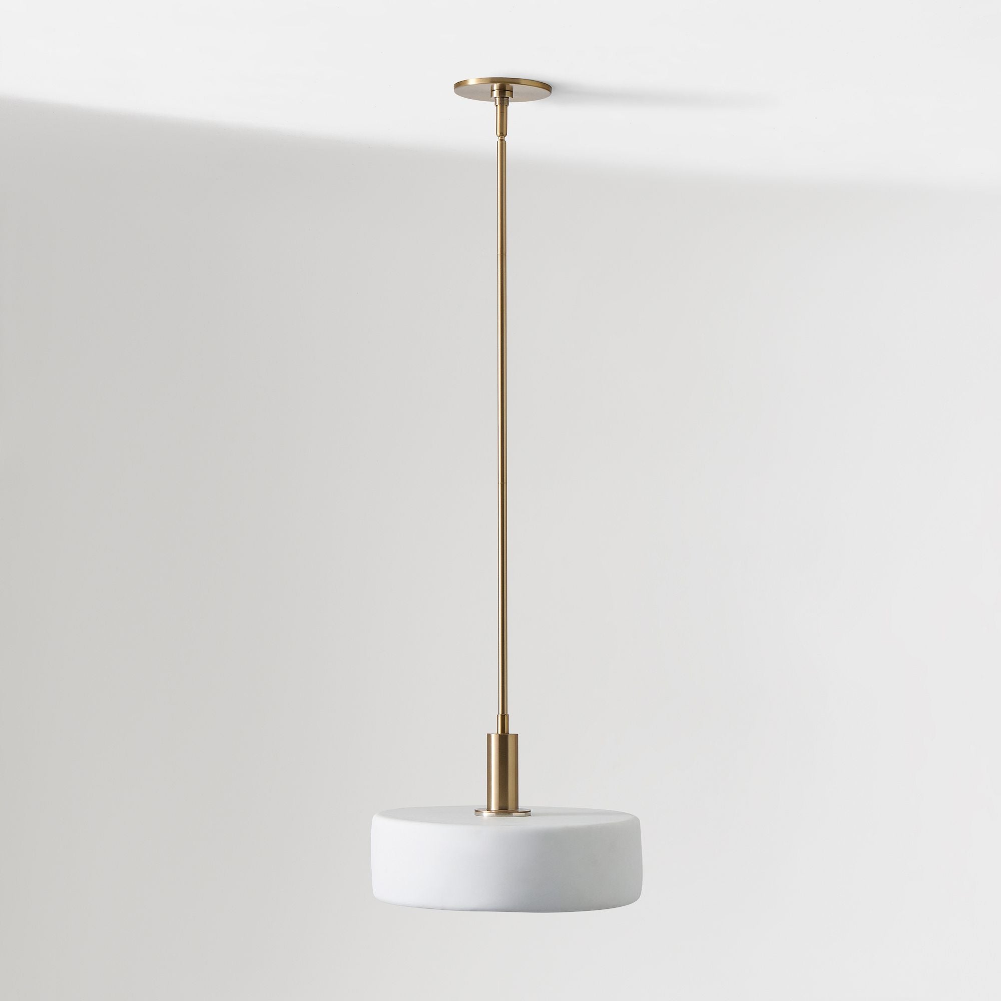 Suspension minimaliste en porcelaine Caerwyn-SKU (3).webp__PID:d5418efe-bb3f-46cc-a9d9-57c2674482bf