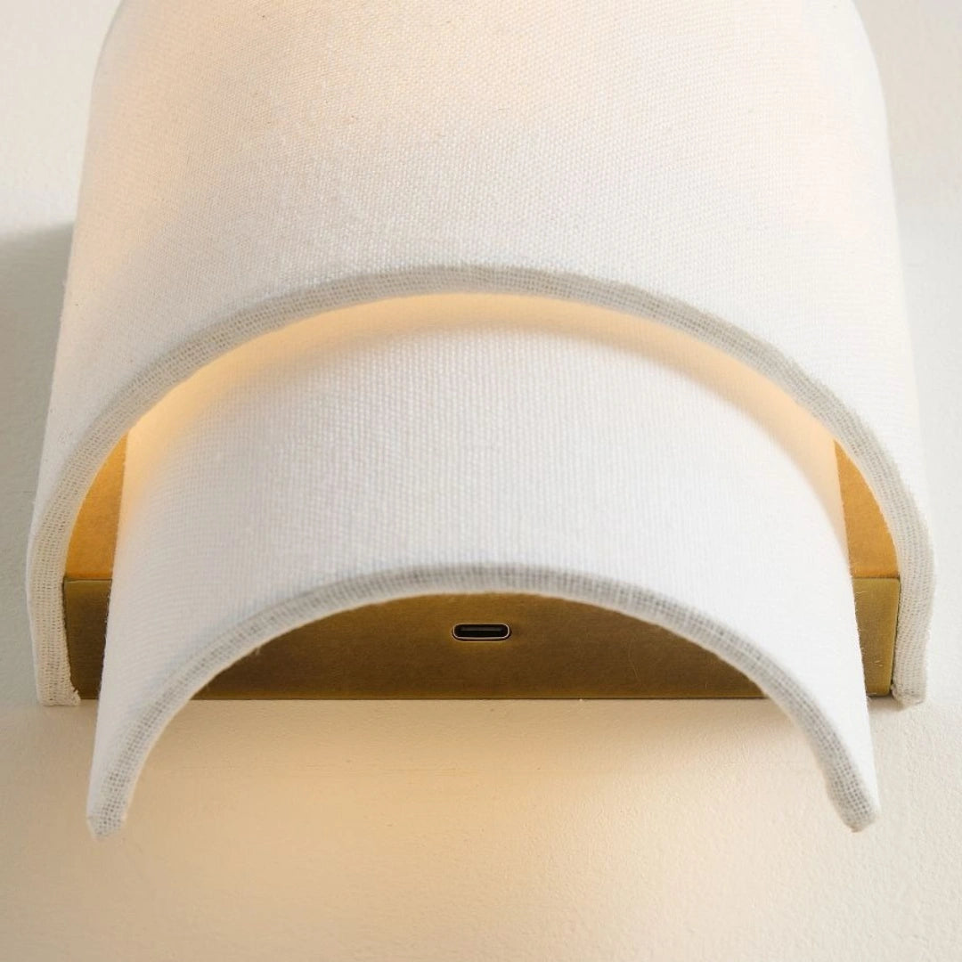 Kellan moderne stoffen oplaadbare touch-wandkandelaar detail.webp__PID:f43efec7-a3fa-49db-a6de-ecd83615c02c