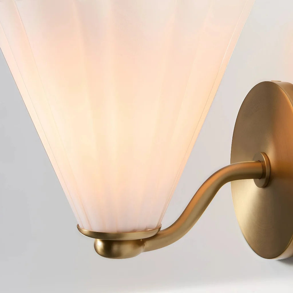Kiro moderne gegolfde glazen uitlopende decoratieve wandkandelaar detail2.webp__PID:a620d974-2e20-4fc9-bf03-90b29d9e7d37