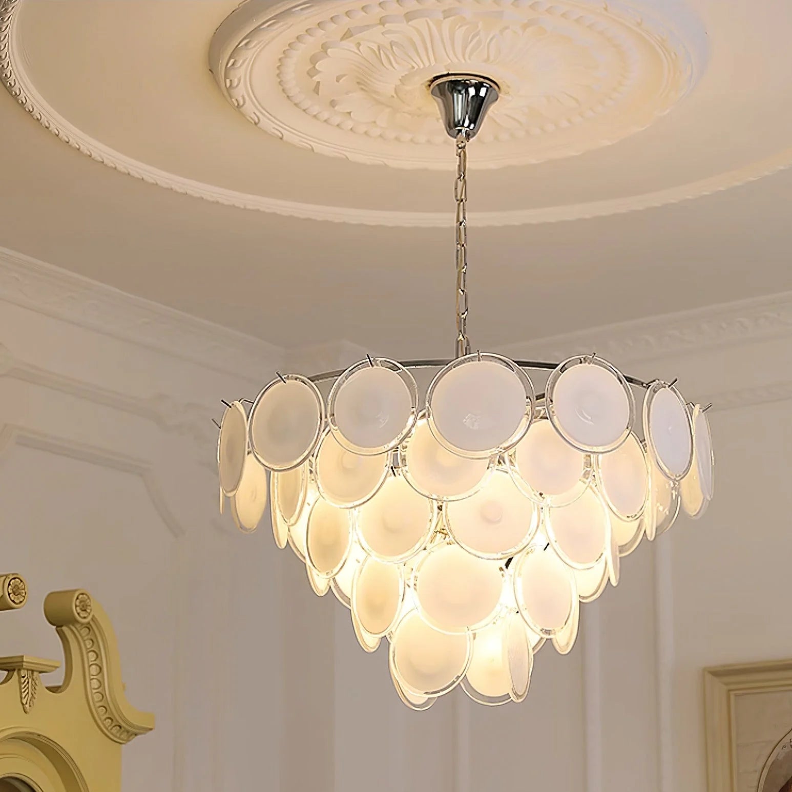 Milae elegante kroonluchter van wit glas van Murano8.webp__PID:129e0333-1430-4307-b49d-3dc2268c3d4b