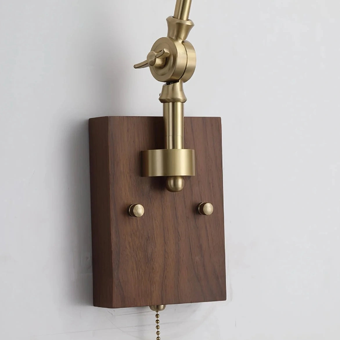 Lampada da parete Virginia vintage con braccio flessibile in ottone6.webp__PID:d666c87f-8c4b-456a-bd2b-6c9b6d4615c0