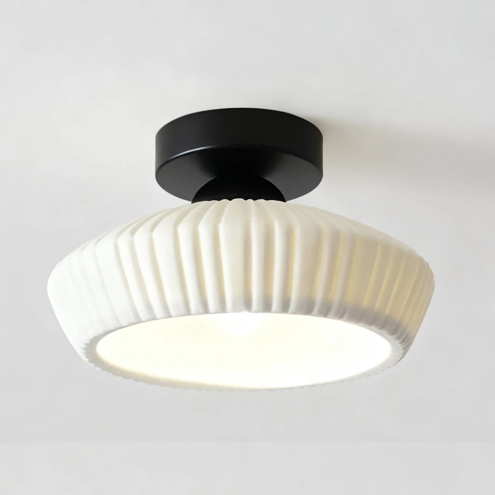 Ashbur moderne keramische plafondlamp met textuur3.webp__PID:765b8cfa-1643-470a-9a7b-3b539c65ff25