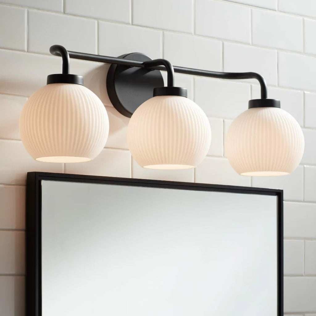 Vero minimalistische 3-lichts melkglazen wandkandelaar7.webp__PID:925c4d3c-e408-4685-82de-01f20c7aeb4d