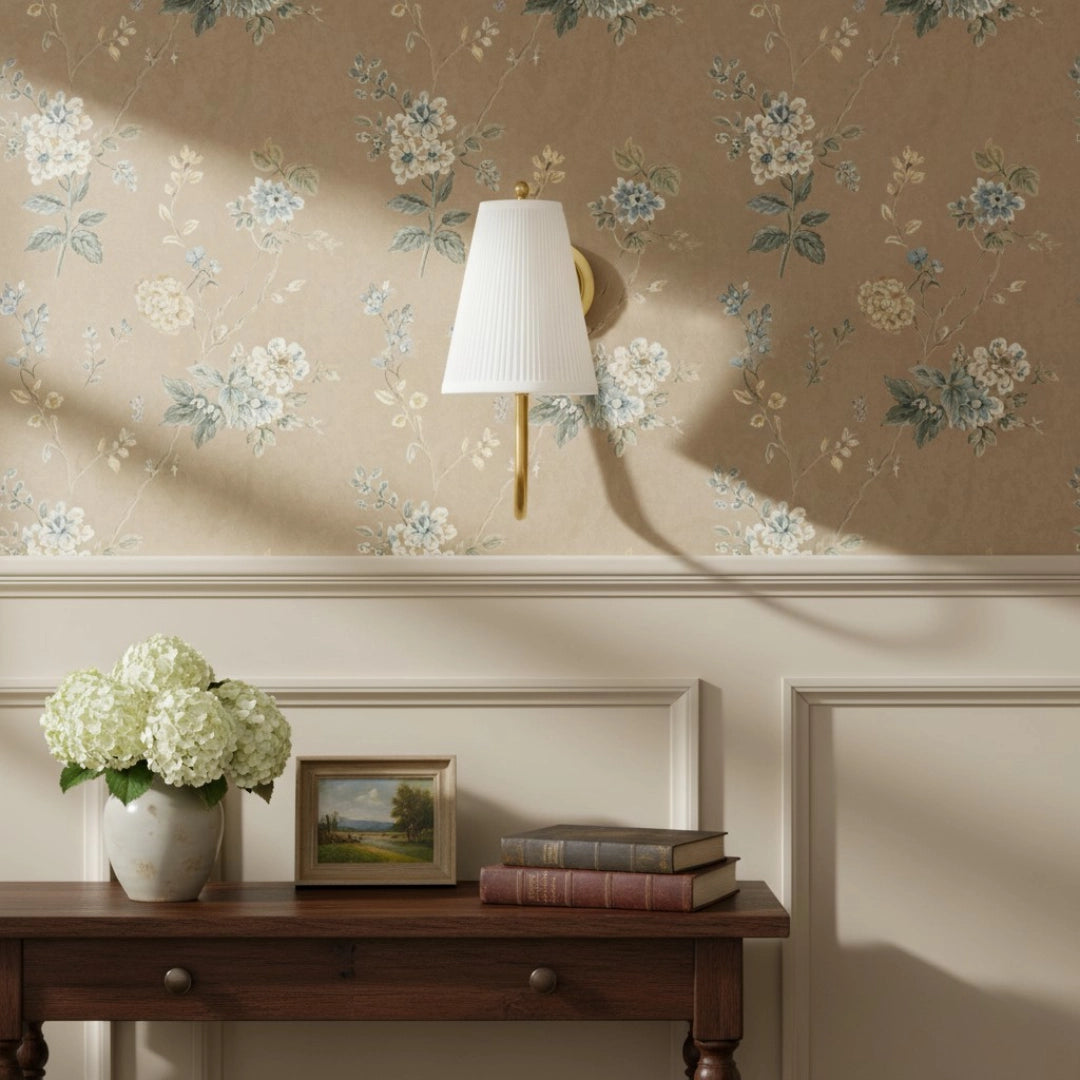 Aplique de pared Augusta Vintage de latón y lino plisado4.webp__PID:caf7abe8-b871-41c1-a92c-6c6301819afb