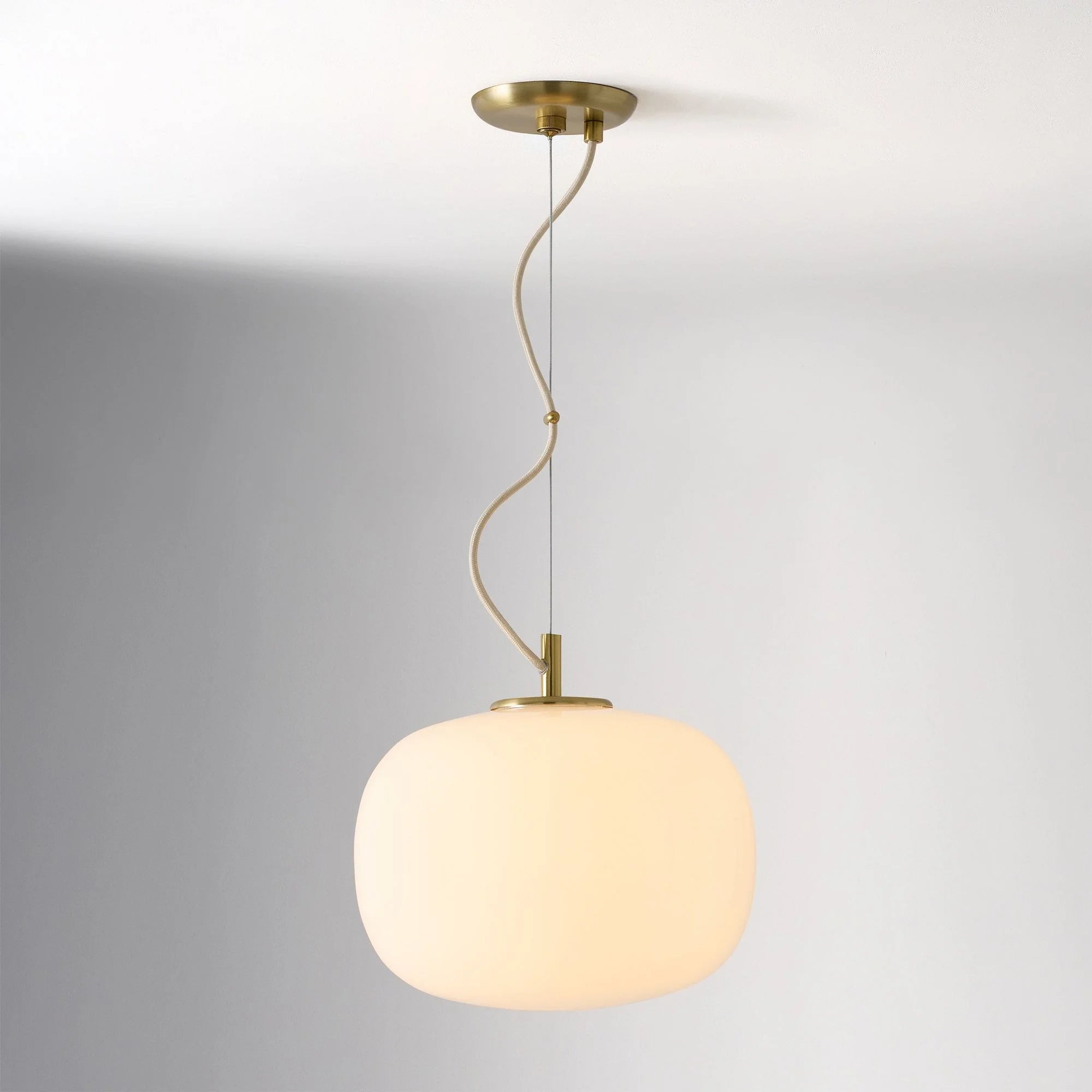 Chronus minimalistische ronde rechthoekige hanglamp van melkglas1 (3).webp__PID:72eaf689-58fb-472e-ad16-cd1692b8f8c1