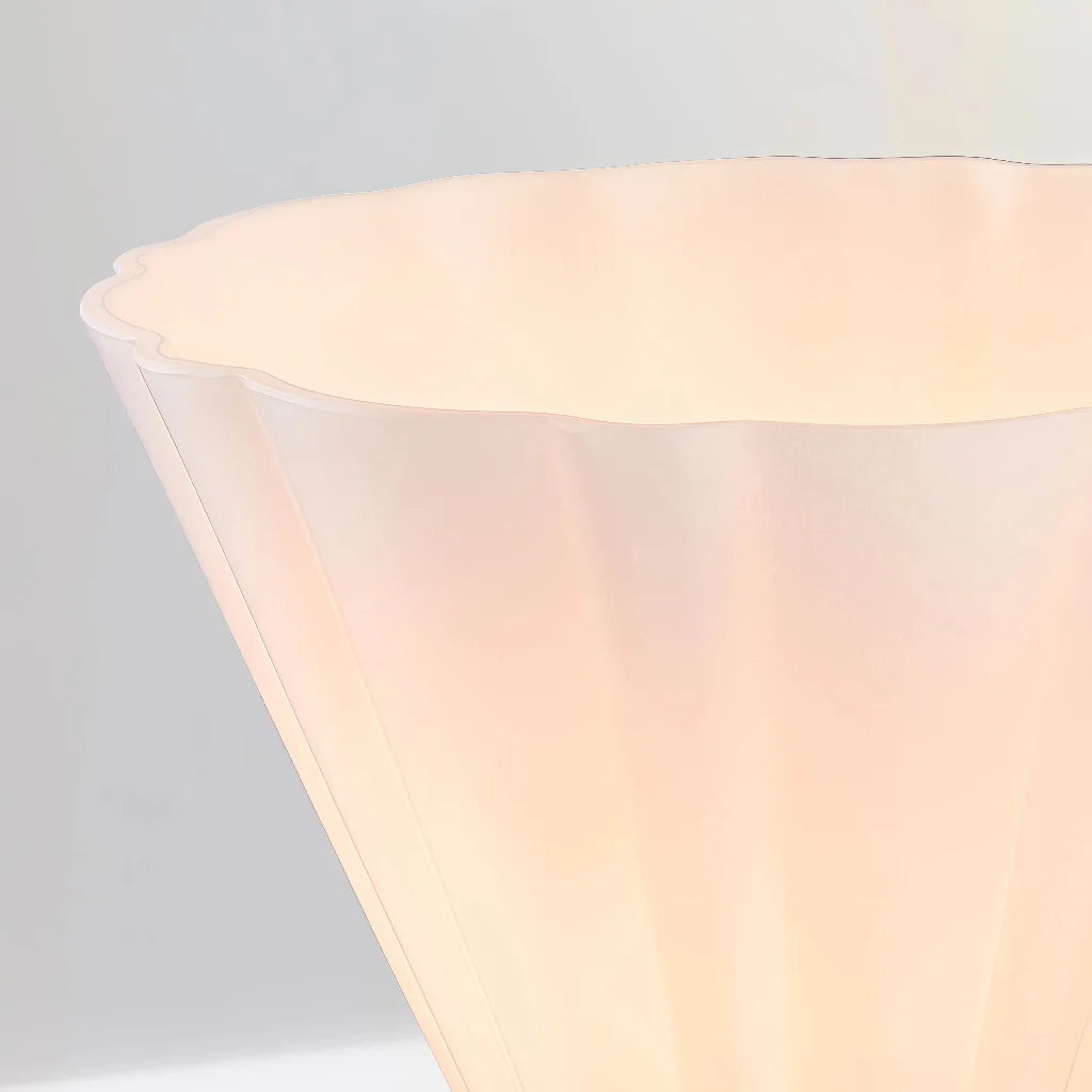 Kiro moderne gegolfde glazen uitlopende decoratieve wandkandelaar detail1.webp__PID:2ca620d9-742e-40ff-893f-0390b29d9e7d